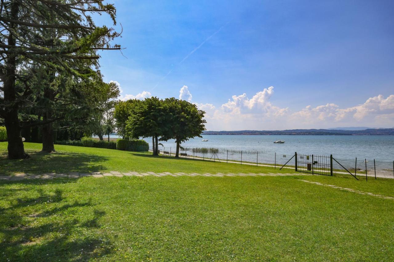 Holiday Sirmione Apartments Bagian luar foto