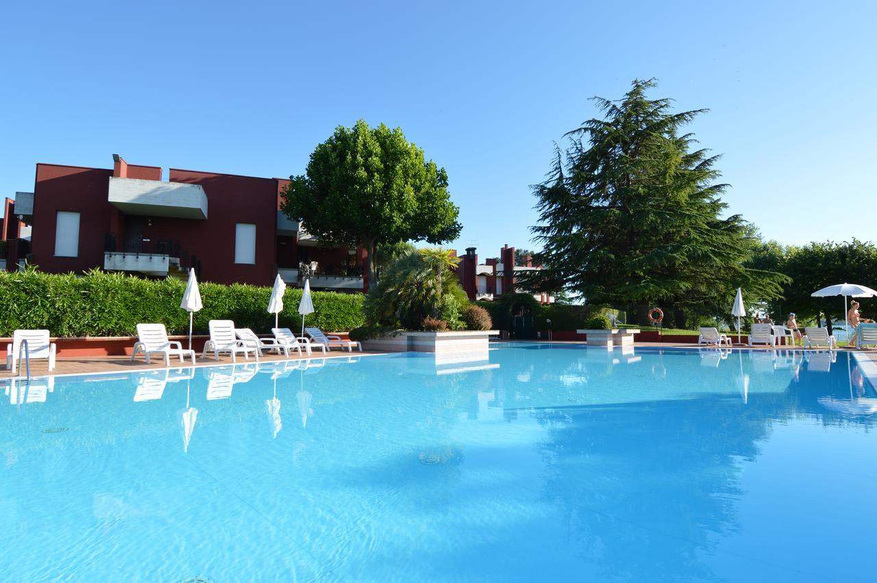 Holiday Sirmione Apartments Bagian luar foto