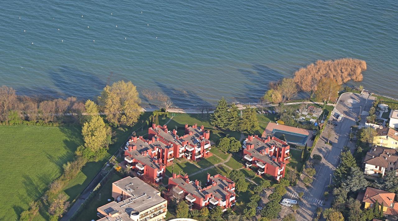 Holiday Sirmione Apartments Bagian luar foto