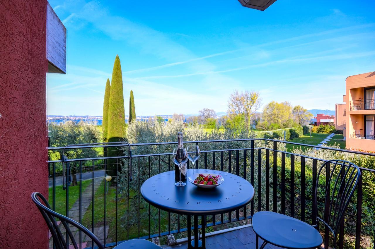 Holiday Sirmione Apartments Bagian luar foto