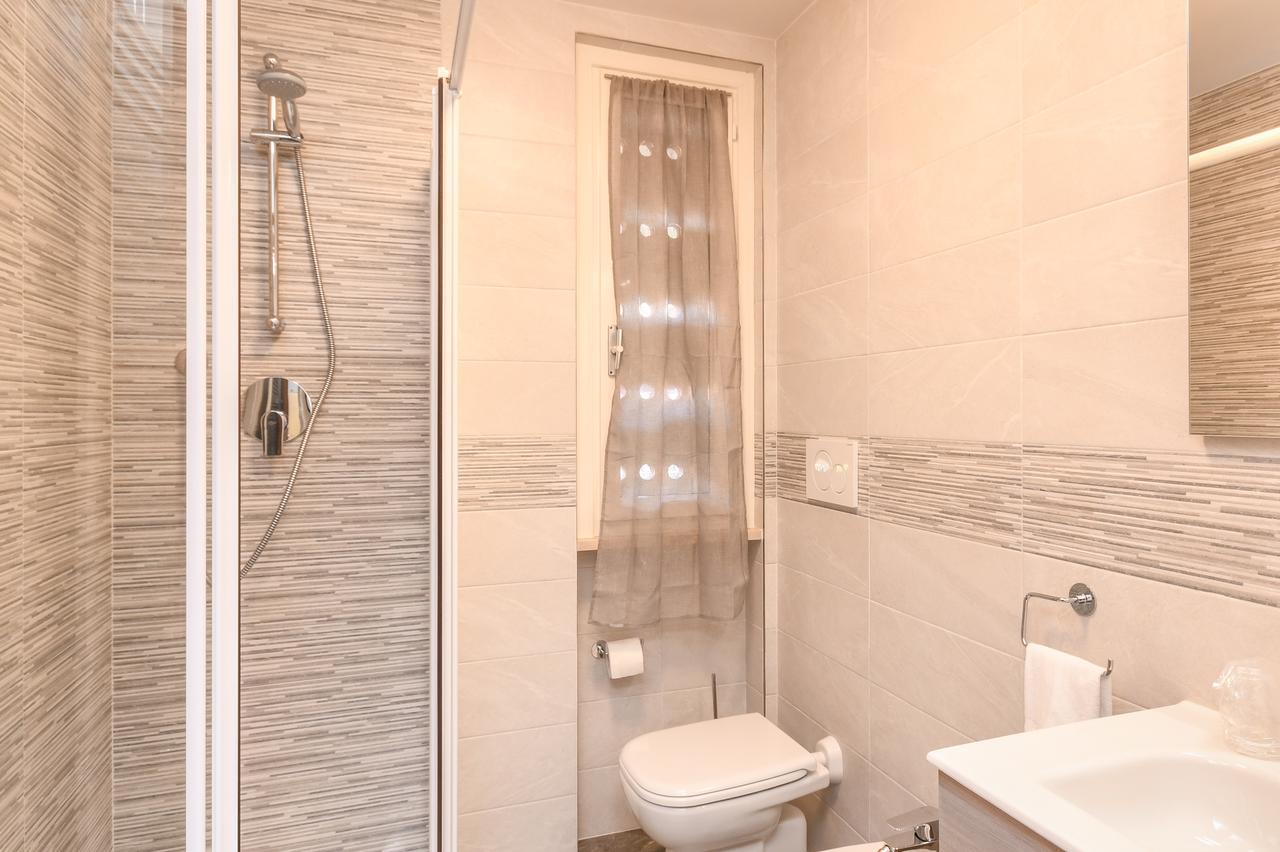 Holiday Sirmione Apartments Bagian luar foto