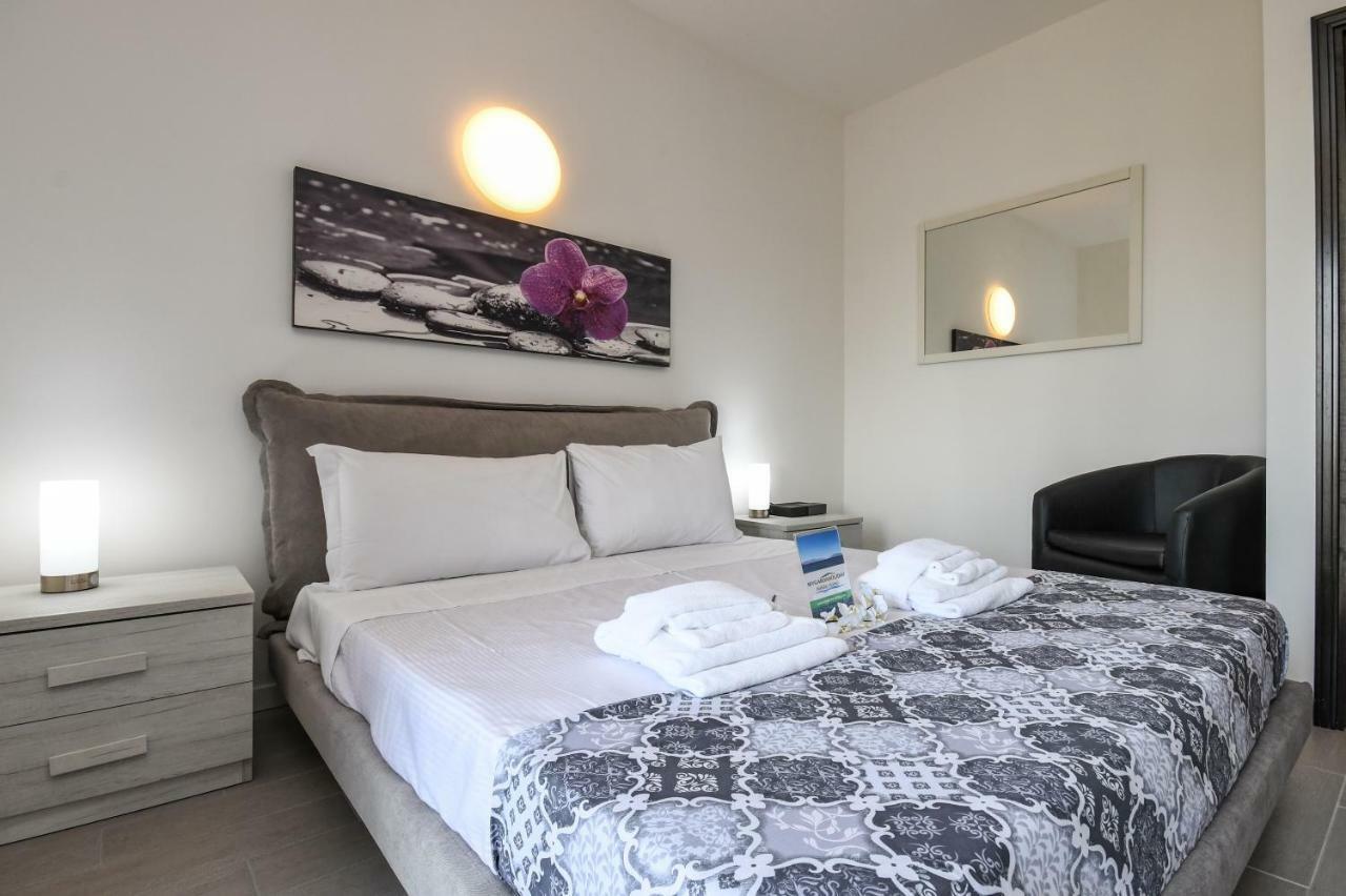Holiday Sirmione Apartments Bagian luar foto