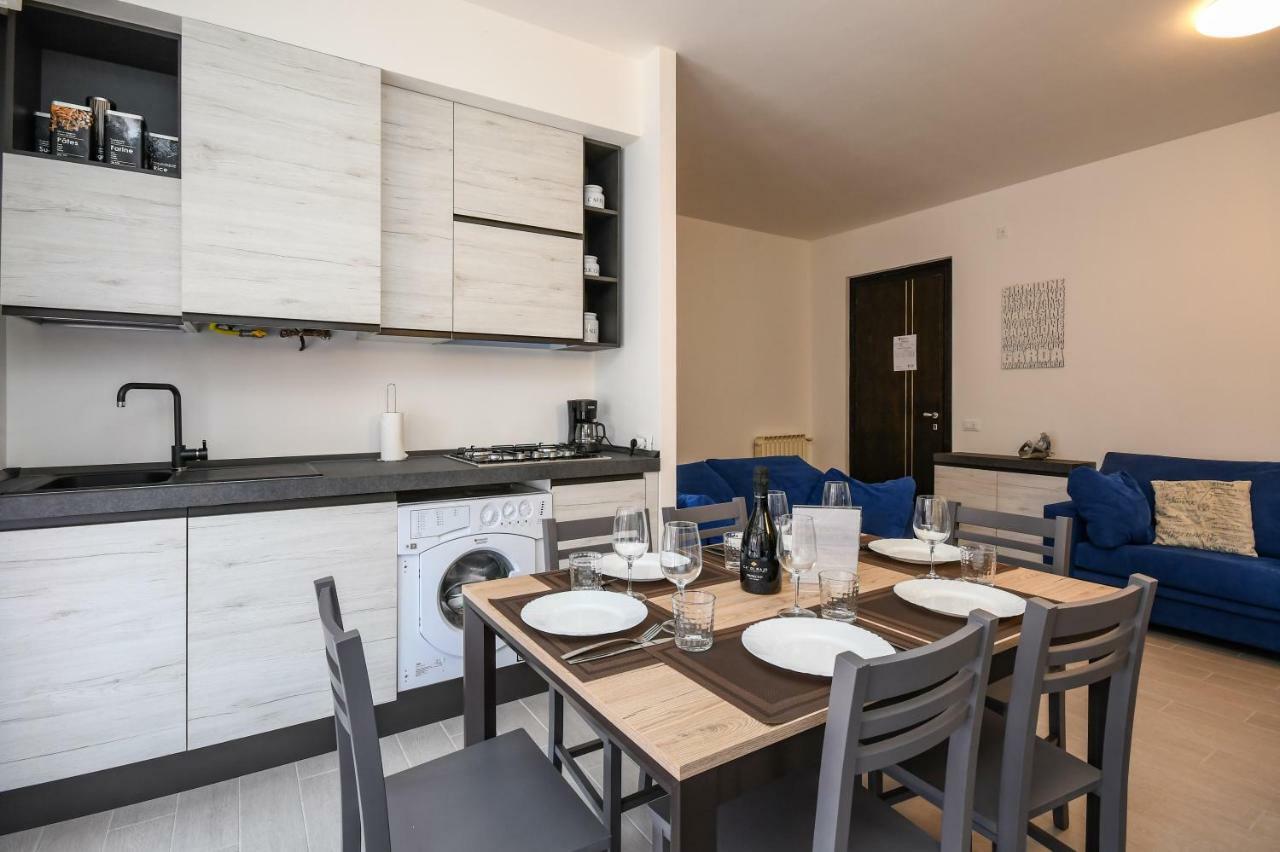 Holiday Sirmione Apartments Bagian luar foto
