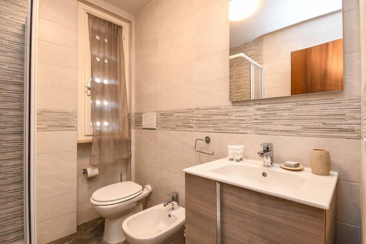 Holiday Sirmione Apartments Bagian luar foto