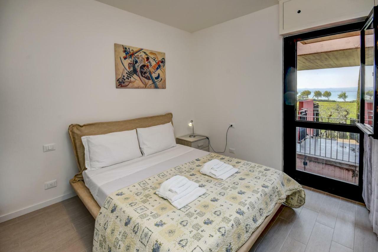 Holiday Sirmione Apartments Bagian luar foto