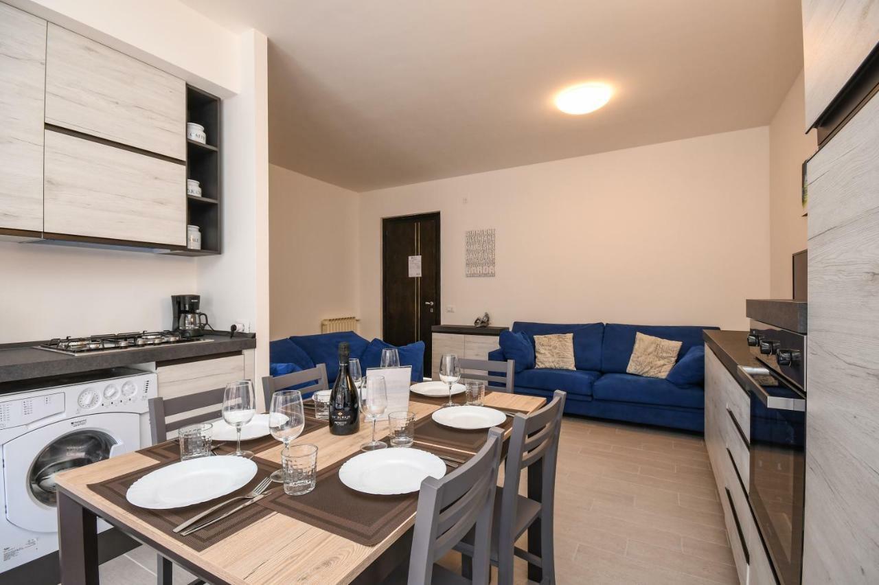 Holiday Sirmione Apartments Bagian luar foto