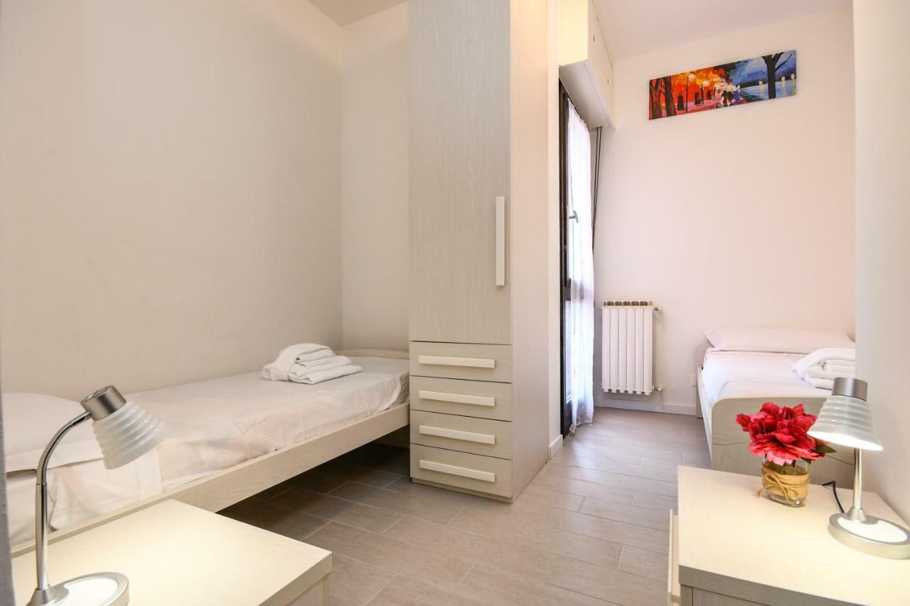 Holiday Sirmione Apartments Bagian luar foto