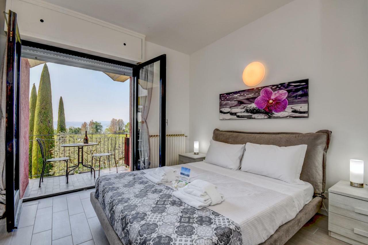 Holiday Sirmione Apartments Bagian luar foto