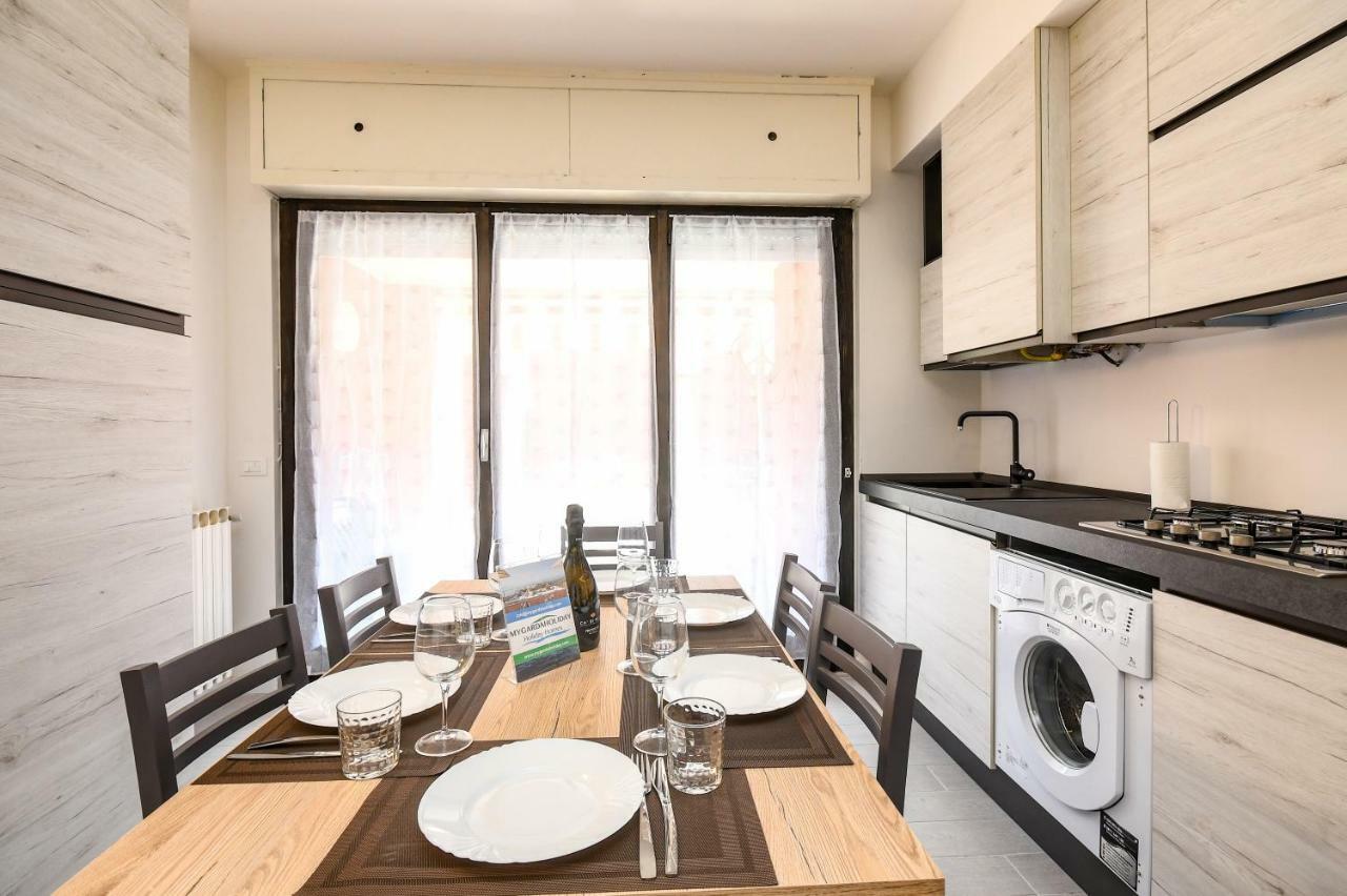 Holiday Sirmione Apartments Bagian luar foto